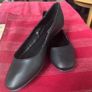 LAST CHANCE!!!  Kenneth Cole Reaction Ballet Flats - NEVER WORN